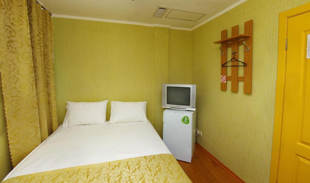 Tokyo Star Economy Hotel Odesa Exterior photo